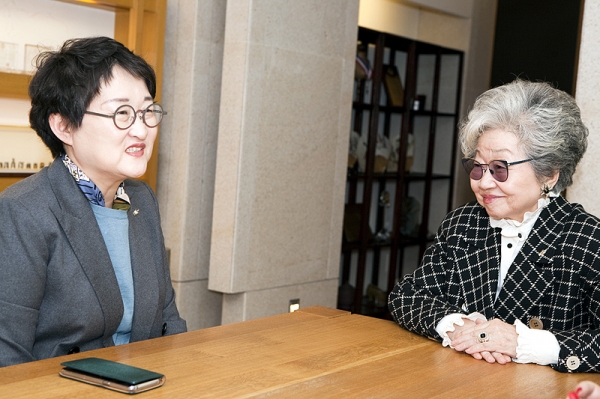 에스모드 서울 입사 15년, 박윤정 이사장의 열정에 매 순간 놀란다는 고은경 대표. 최근 취임식을 갖고 향후 30년의 에스모드 서울의 미래상을 함께 설계하고 있다.