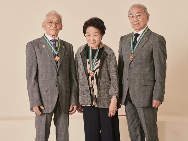 6.25참전유공자회 종로지회 참전유공자(좌측부터 이창실 님, 박옥선 님, 김덕흥 님)