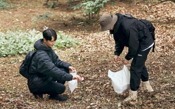 10~11월 네파가 진행한 ‘숲따라 줍깅, 나따라 줍깅’ 플로깅 캠페인에 1000여명이 비대면으로 참여했다. 참여자는 SNS 등에 인증 사진을 올렸다.