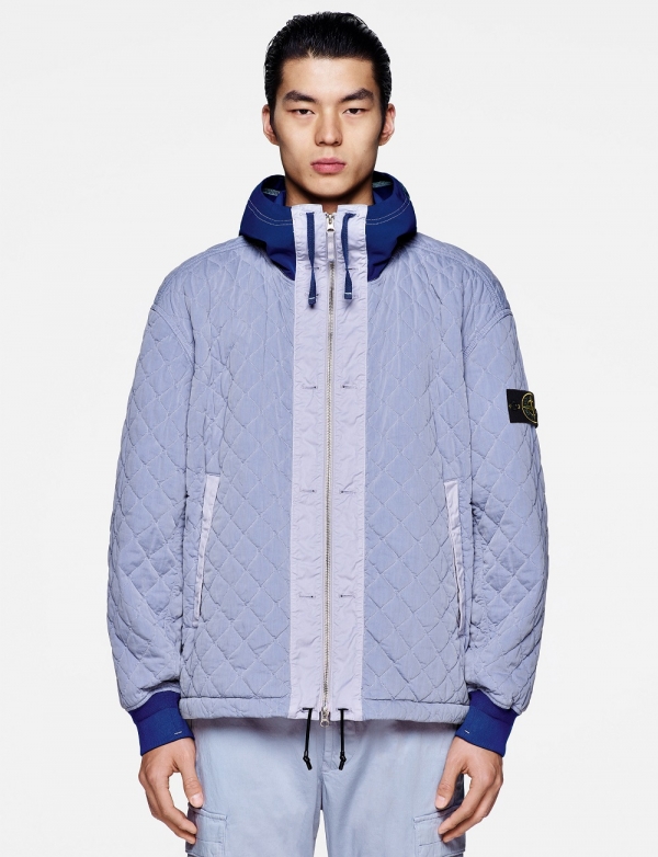 스톤아일랜드(STONE ISLAND)가 23AW 컬렉션을 선보였다.