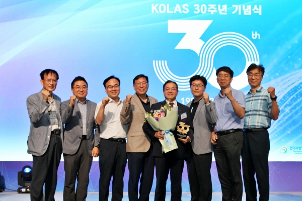 김화영 FITI시험연구원장이 KOLAS 30주년 기념식에서 공로패를 수상했다.