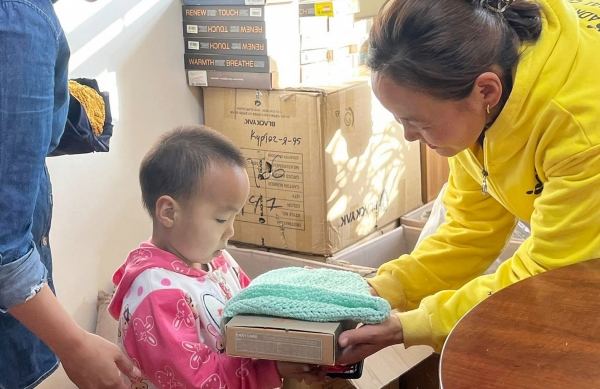 블랙야크강태선나눔재단이 기후 변화 위기에 직면하고 있는 몽골에 방한 의류를 기부했다.