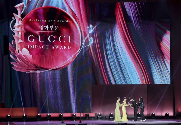 이탈리아 럭셔리 브랜드 구찌(Gucci)와 ‘60회 백상예술대상’이 함께하는 ‘구찌 임팩트 어워드(GUCCI IMPACT AWARD)’의 수상작으로 조현철 감독의 ‘너와 나’가 선정됐다.