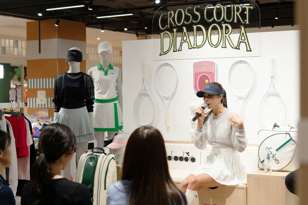 디아도라(diadora)가 지난 19일 신세계 대전점에서 진행한 ‘디아도라X전미라 크로스코트 컬렉션’ 런칭 기념 쇼케이스를 성공리에 마쳤다.