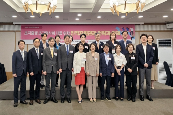 한국프레스센터에서 개최된 토론회 기념사진. 사진=민은주 기자