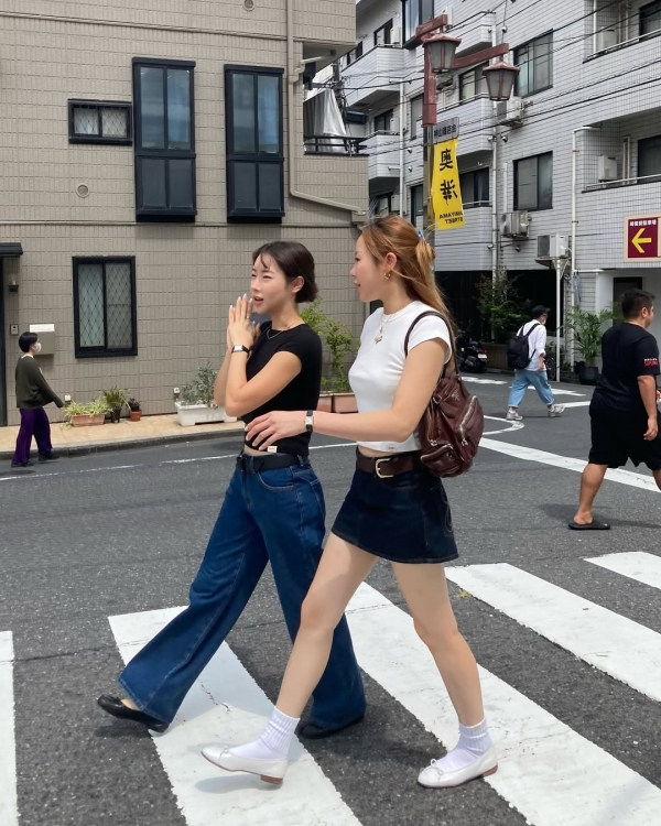 두 대표가 전면적으로 SNS에 등장하며 브랜드 소식을 공유하는 등 유쾌한 마케팅 전략을 펼쳐나가고 있다. 사진=글로니 인스타그램